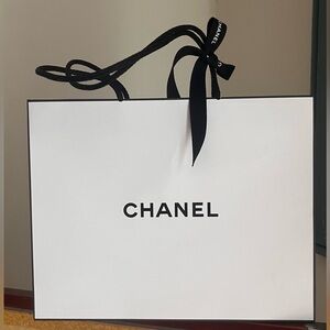 CHANEL Women Cosmetic Makeup Tie-Up Gift Bag in Soft White